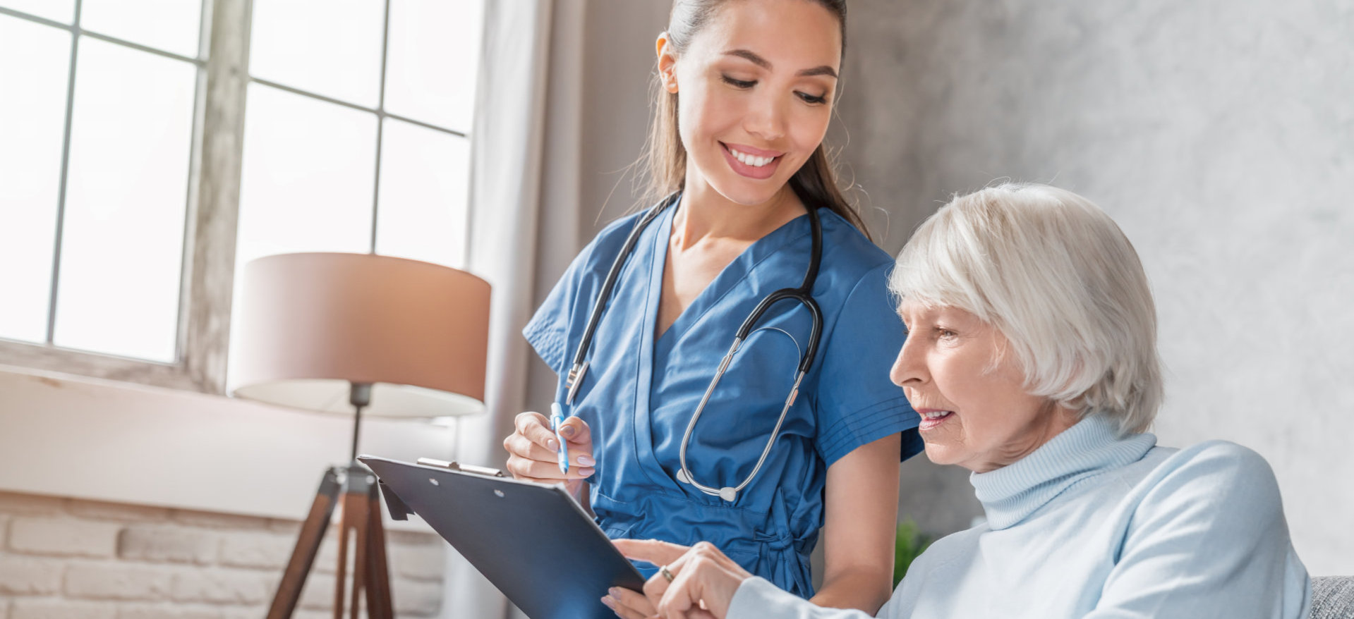 lady doctor talking with the old woman